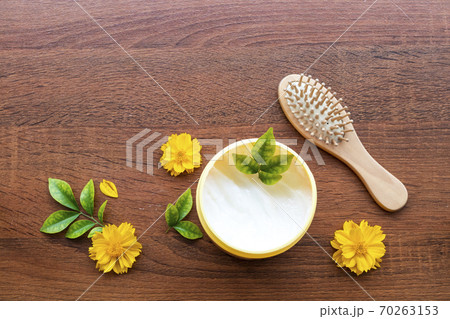 soak cream treatment aroma health care for head and hairs from herbal with brush comb  70263153