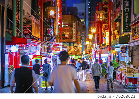 神戸元町 中華街 南京町の夜景 ネオンの写真の写真素材 [70263623] - PIXTA