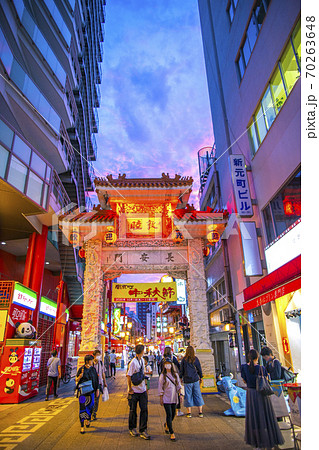神戸元町 中華街 南京町の夜景 ネオンの写真の写真素材