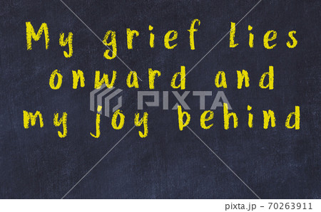 Chalk inscription of smart quote on black desk 70263911