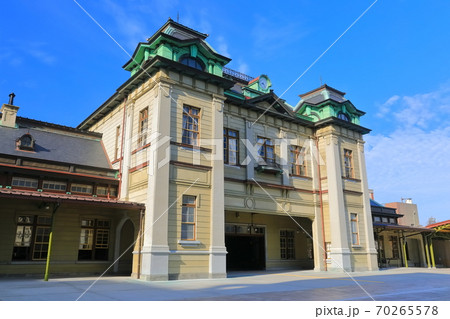 【福岡県】晴天下の門司港駅 70265578