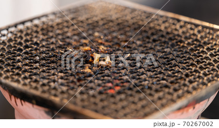 焼鳥を焼いた後のアミ 70267002