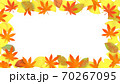 紅葉、枯葉、イチョウの葉のフレーム 70267095