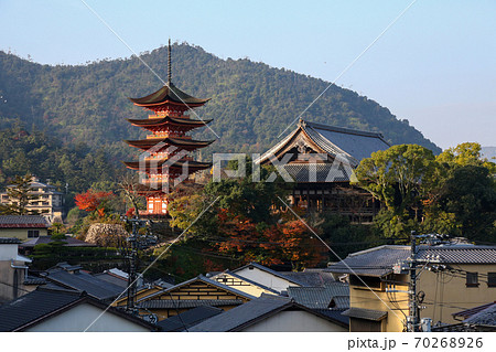 広島県 秋 宮島 五重塔と千畳閣 広島県 秋 宮島 五重塔と千畳閣 70268926