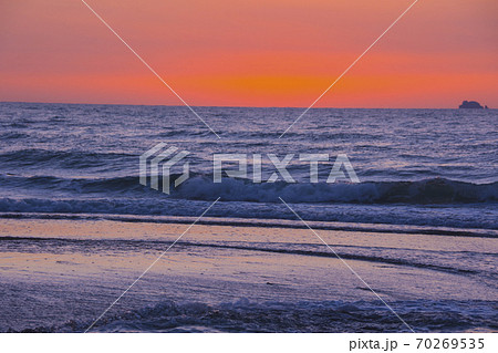 夕暮れの吹上浜 70269535
