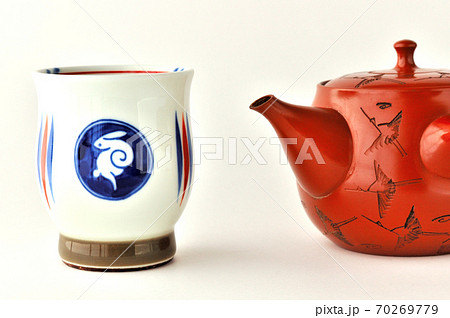 ウサギの絵の湯呑と常滑焼朱泥の千羽鶴の急須 ウサギの絵の湯呑と常滑焼朱泥の千羽鶴の急須 70269779