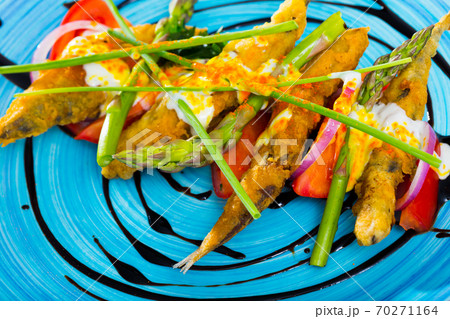 Deep fried sprats with creamy ginger sauce, tomatoes, balsamic 70271164