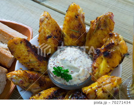 Baked chicken wings with mustard sauce Baked chicken wings with mustard sauce 70271434