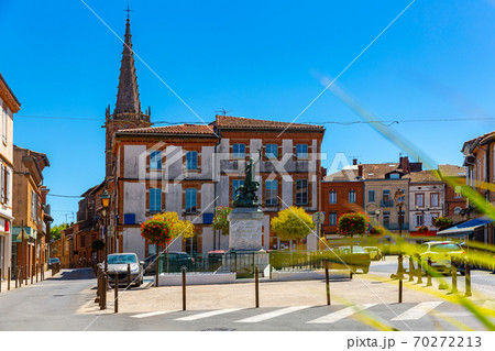 Monument to the fallen soldiers in the central square of the city of Muret Monument to the fallen soldiers in the central square of the city of Muret 70272213