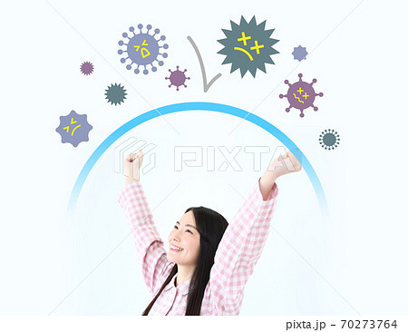 ウィルスに強いパジャマ姿の女性イメージ ウィルスに強いパジャマ姿の女性イメージ 70273764