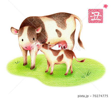 牛の親子と丑年のハンコのセット 草原バージョン 手描き色鉛筆画のイラスト素材