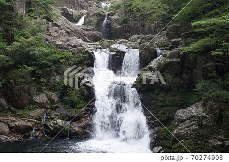 三段峡の三段滝の景色 三段峡の三段滝の景色 70274903