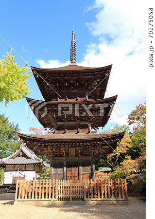 信州の鎌倉 国重要文化財 前山寺三重塔 信州の鎌倉 国重要文化財 前山寺三重塔 70275058