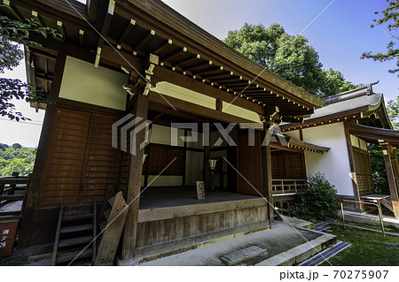 飛鳥坐神社 神楽殿と西良殿 奈良県明日香村 飛鳥坐神社 神楽殿と西良殿 奈良県明日香村 70275907