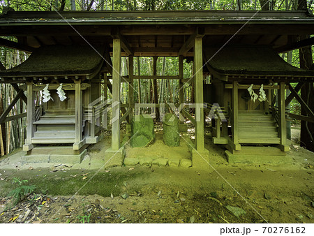飛鳥坐神社　陰陽石　奈良県明日香村 70276162