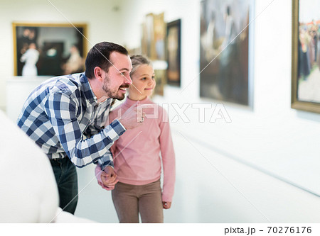 positive father and daughter regarding paintings in museum positive father and daughter regarding paintings in museum 70276176