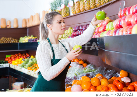 Pretty female in apron fresh apples and fruits Pretty female in apron fresh apples and fruits 70277022