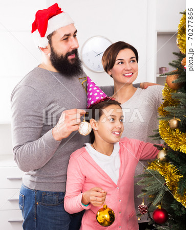 Family decorating Christmas tree Family decorating Christmas tree 70277866