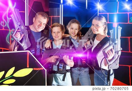 Parents and children with laser pistols Parents and children with laser pistols 70280705
