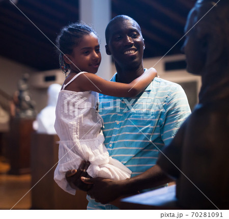 Man and his daughter visiting Museum 70281091