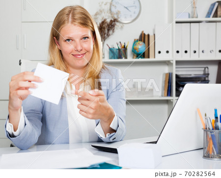 Business woman sitting giving white sticker Business woman sitting giving white sticker 70282564