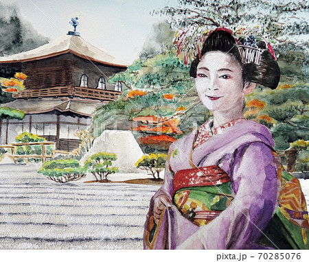 銀閣寺を観光する舞妓さん 70285076