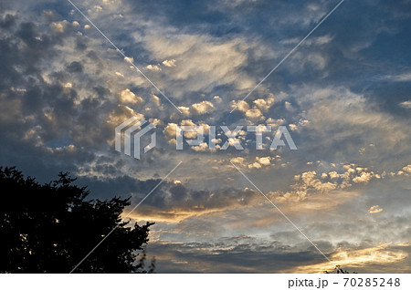 朝焼けの空 70285248