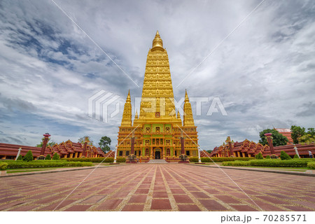 The scenery of the Wat Bang Thong temple (golden pagoda) at Krabi province, Thailand. The scenery of the Wat Bang Thong temple (golden pagoda) at Krabi province, Thailand. 70285571
