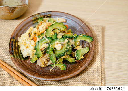 沖縄料理　ゴーヤーチャンプルー 70285694