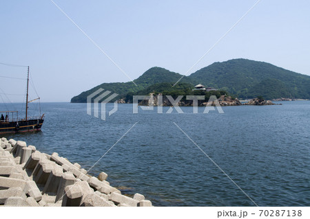 仙酔島行きの波止場から眺めた島の景色 70287138