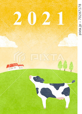 牧場で佇む牛さんの年賀状イラスト 牧場で佇む牛さんの年賀状イラスト 70287178