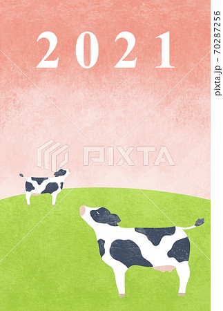 牧場で佇む牛さんの年賀状イラスト 牧場で佇む牛さんの年賀状イラスト 70287256
