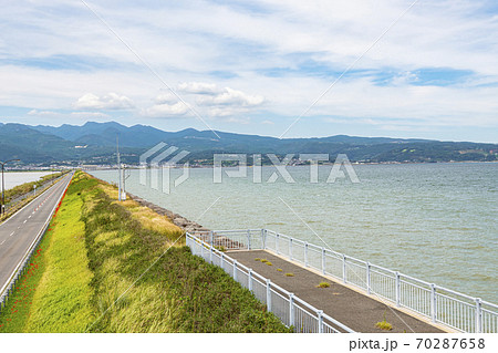 長崎県諫早市 諫早湾干拓堤防(雲仙太良シーライン展望所から多良岳方向) 長崎県諫早市 諫早湾干拓堤防(雲仙太良シーライン展望所から多良岳方向) 70287658