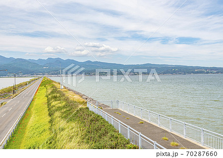 長崎県諫早市　諫早湾干拓堤防（雲仙太良シーライン展望所から多良岳方向） 70287660