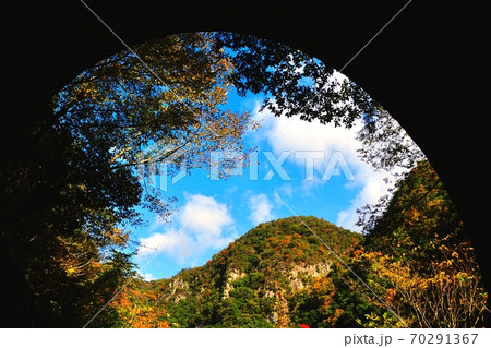 福知山線廃線跡 武庫川渓谷自然風景 福知山線廃線跡 武庫川渓谷自然風景 70291367