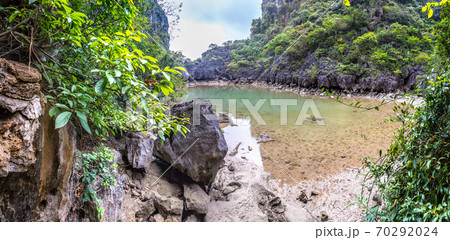 Cave in Halon bay, Vietnam Cave in Halon bay, Vietnam 70292024