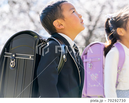 小学校の入学式 70292730