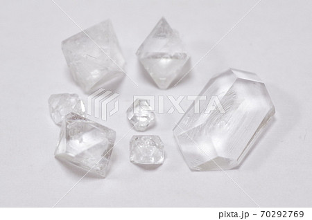 ミョウバンの結晶の写真素材 [70292769] - PIXTA
