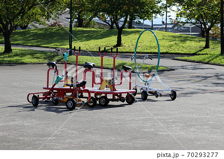 公園のユニークな形の変わり種自転車の写真素材