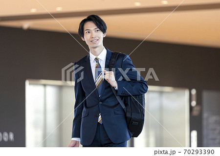 若いビジネスマン　イメージ 70293390