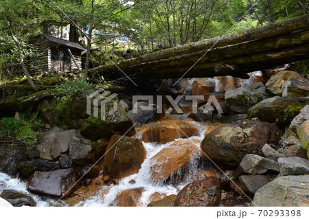 硫黄岳登山中の景色 川 硫黄岳登山中の景色 川 70293398
