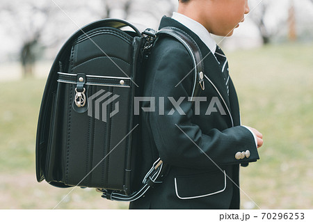 6 years old 70296253