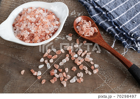 Pink himalayan salt on rustic background Pink himalayan salt on rustic background 70298497