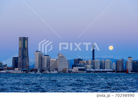 みなとみらい 夜明け 満月 みなとみらい 夜明け 満月 70298990