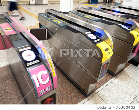 地下鉄の自動改札機 70300402