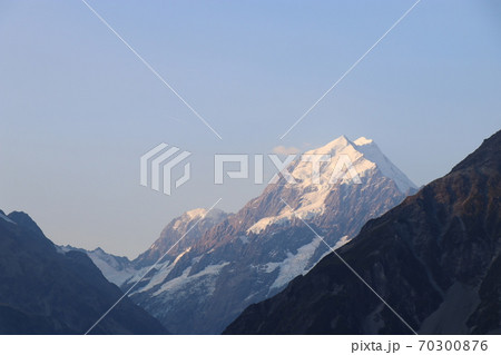 ハーミテージから眺めるマウントクック（ニュージーランド） 70300876