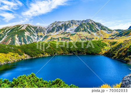 みくりが池越しに望む紅葉の立山 70302033