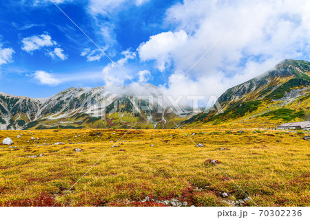 立山室堂平の秋景色 70302236