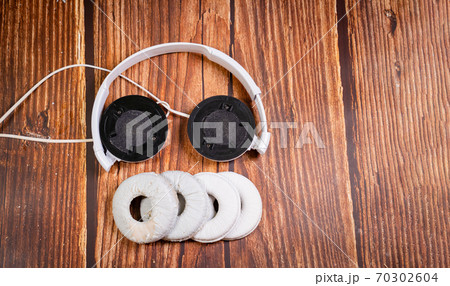 need a replacement embouchures on old white earbud need a replacement embouchures on old white earbud 70302604