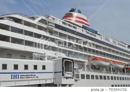 横浜港、大桟橋に停泊中の豪華客船 横浜港、大桟橋に停泊中の豪華客船 70304150